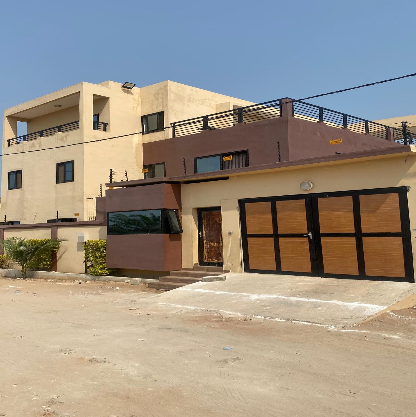 Villa R + 2, Togbin Plage